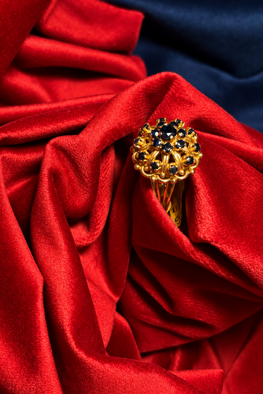 Couronne Nocturne — bague dôme ajouré et saphirs, photo 3 sur 3
